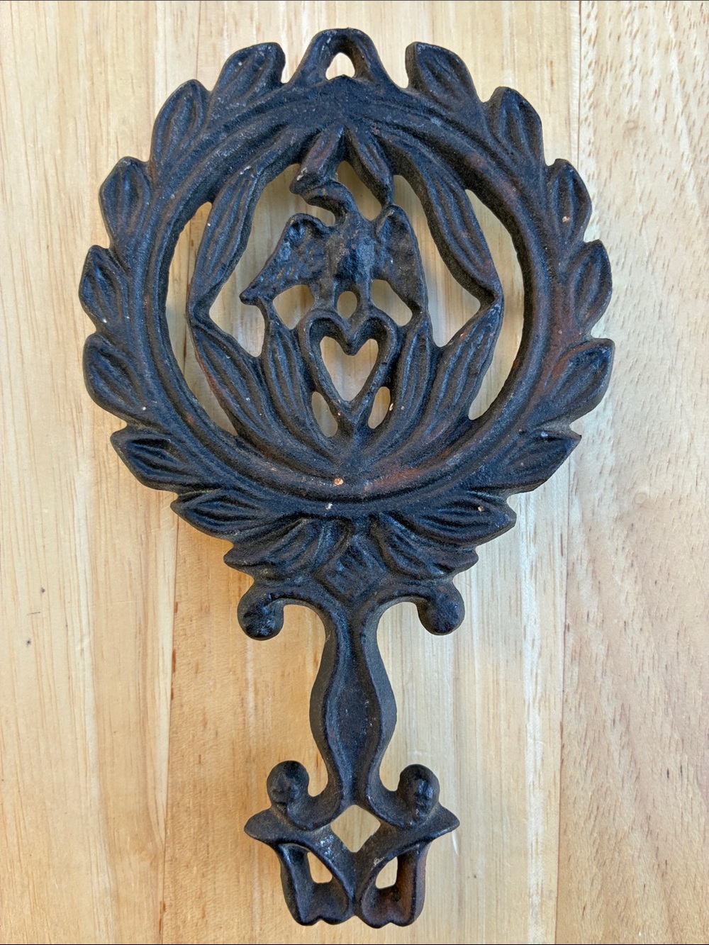 Wilton Decorative Cast Iron Trivet  small eagle heart leaves
